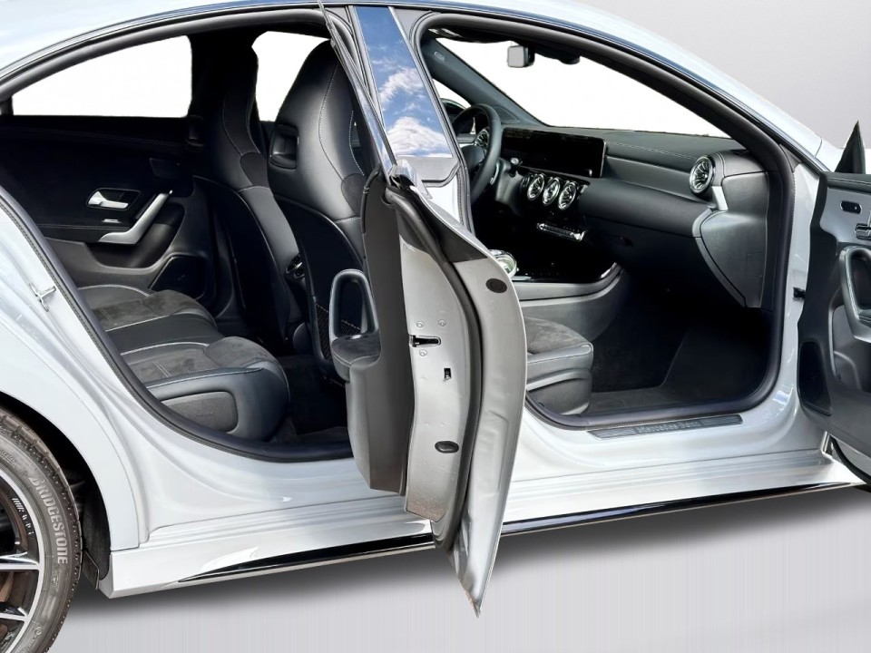 Mercedes-Benz CLA 220 4MATIC AMG Line - foto 22