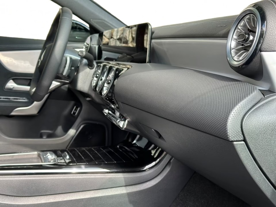 Mercedes-Benz CLA 220 4MATIC AMG Line - foto 12