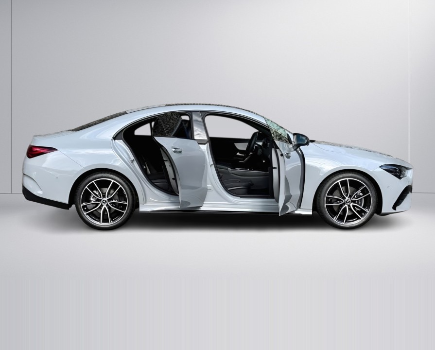 Mercedes-Benz CLA 220 4MATIC AMG Line - foto 9