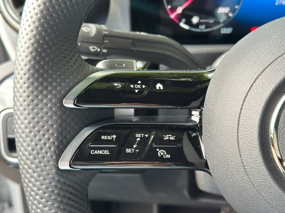 Mercedes-Benz CLA 220 4MATIC AMG Line - foto 17