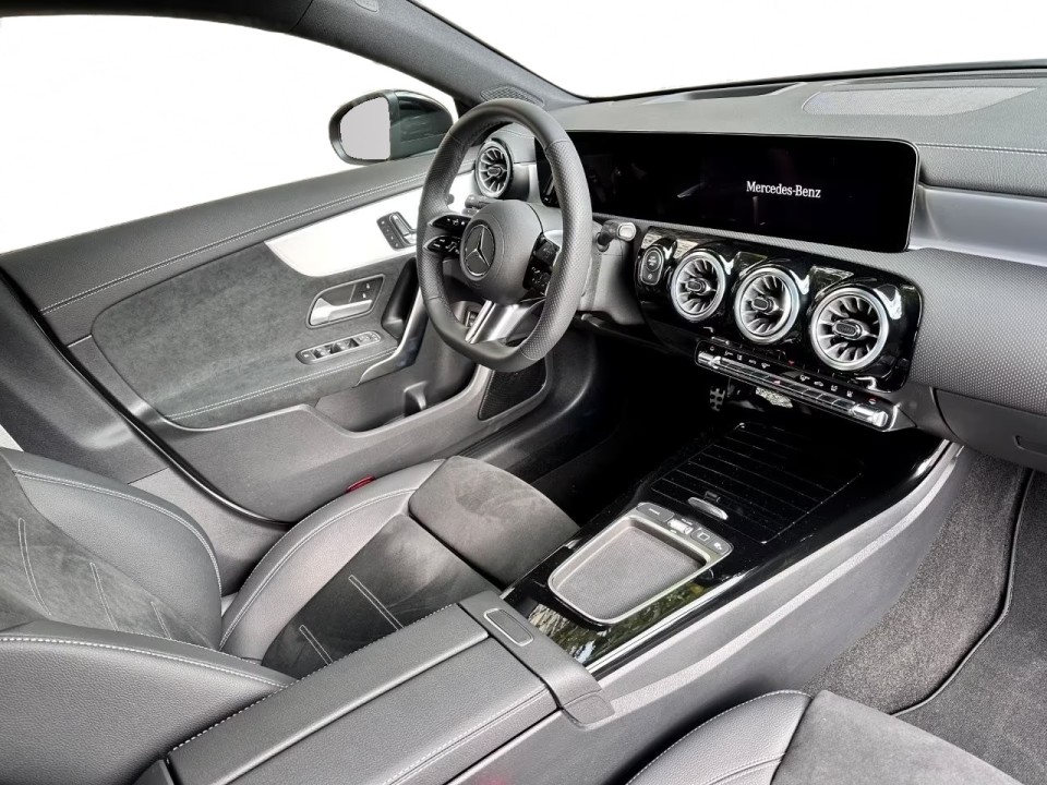 Mercedes-Benz CLA 220 4MATIC AMG Line - foto 13