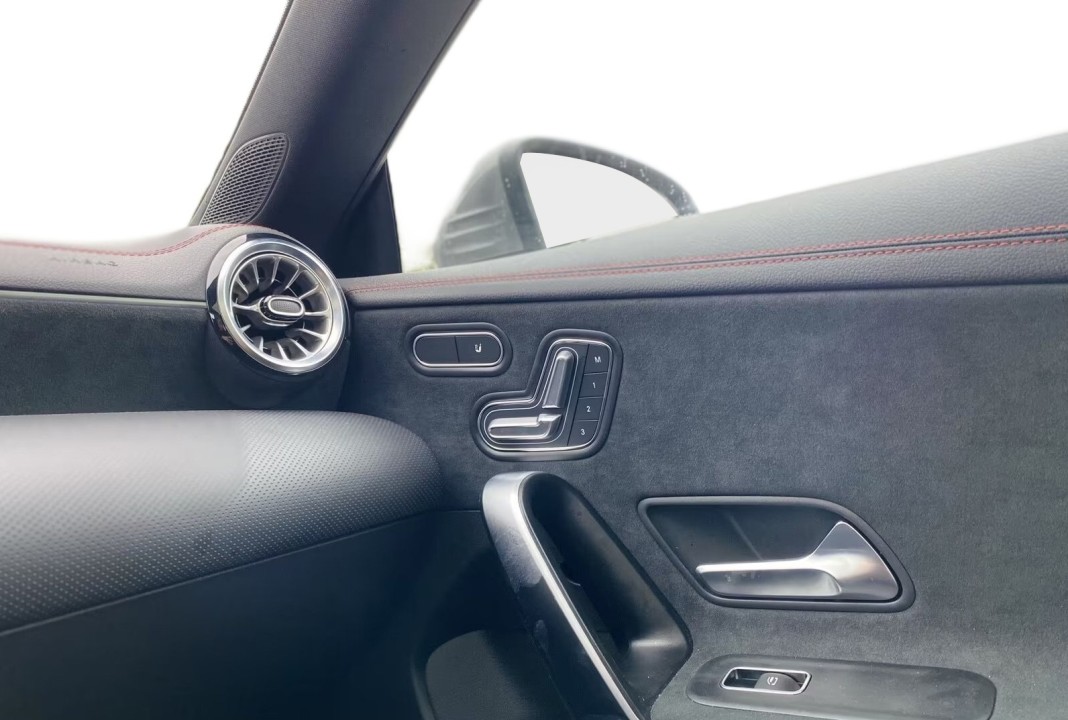 Mercedes-Benz CLA AMG 35 4MATIC - foto 17