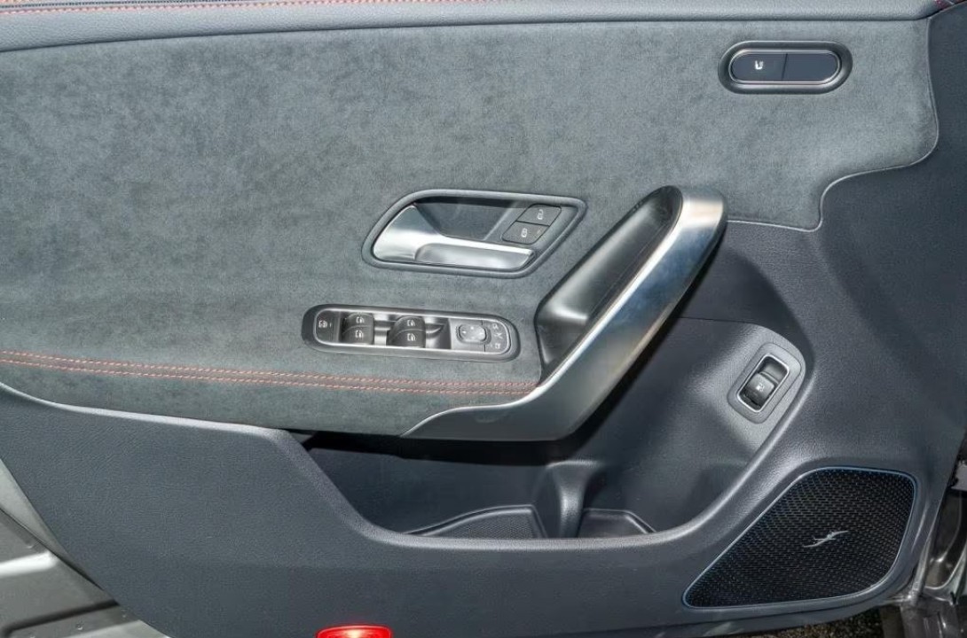 Mercedes-Benz CLA 250e AMG - foto 17