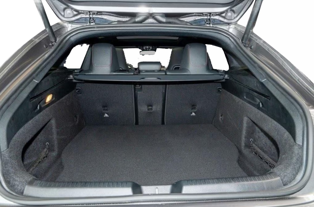 Mercedes-Benz CLA 250e AMG - foto 19