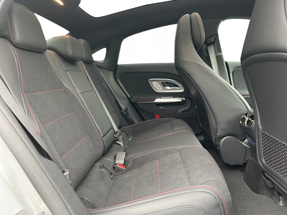 Mercedes-Benz CLA 350 4MATIC EQ - foto 12