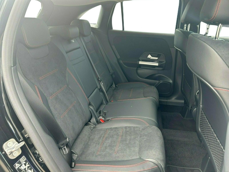 Mercedes-Benz GLA 220d 4MATIC AMG Line - foto 10