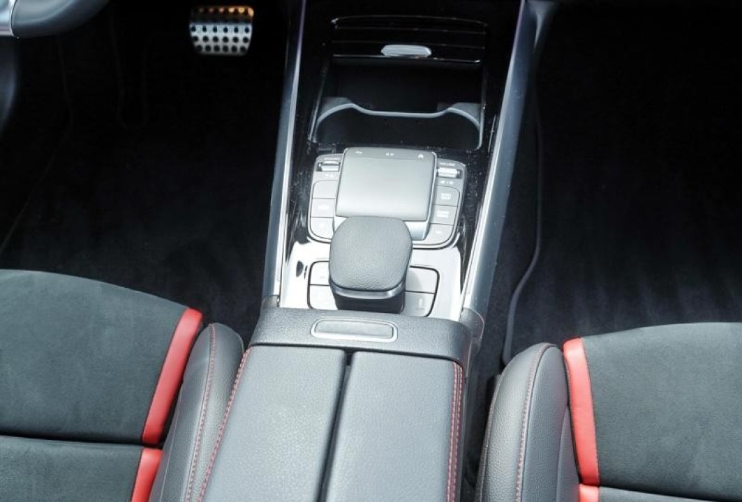 Mercedes-Benz GLA AMG 35 4MATIC - foto 9