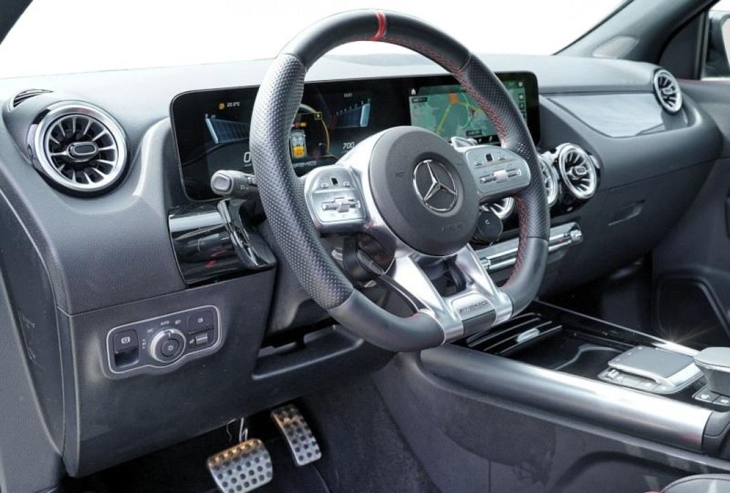 Mercedes-Benz GLA AMG 35 4MATIC (4)