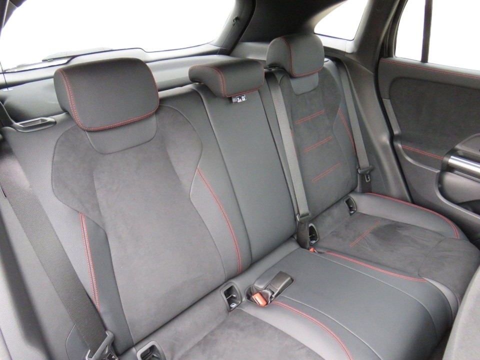 Mercedes-Benz GLA 250e AMG Line - foto 11