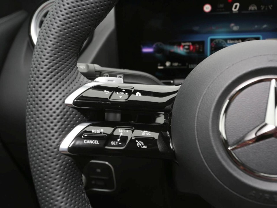 Mercedes-Benz GLA 220d 4MATIC AMG Line - foto 10