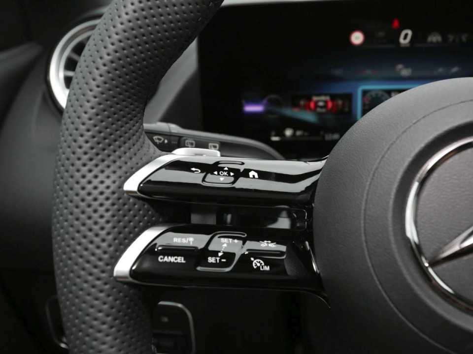 Mercedes-Benz GLA 220d 4MATIC AMG Line - foto 9