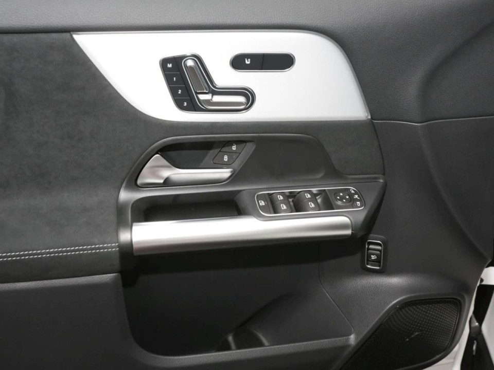 Mercedes-Benz GLA 220d 4MATIC AMG Line - foto 17