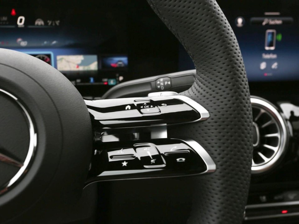 Mercedes-Benz GLA 220d 4MATIC AMG Line - foto 10