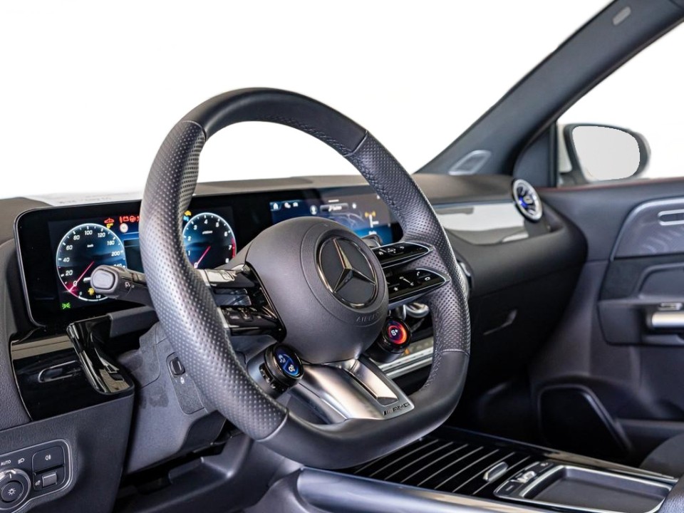 Mercedes-Benz GLA AMG 35 4MATIC (3)