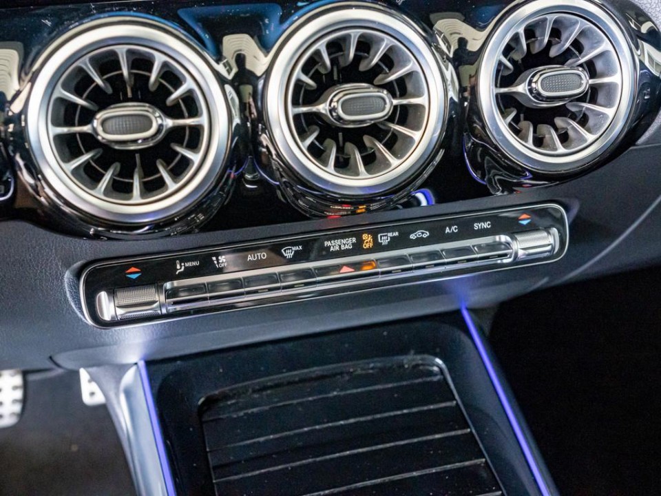 Mercedes-Benz GLA AMG 35 4MATIC - foto 11