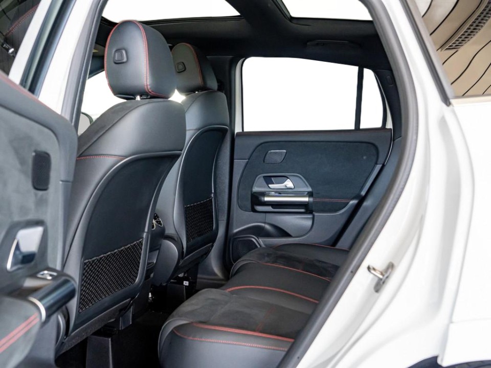 Mercedes-Benz GLA AMG 35 4MATIC (5)