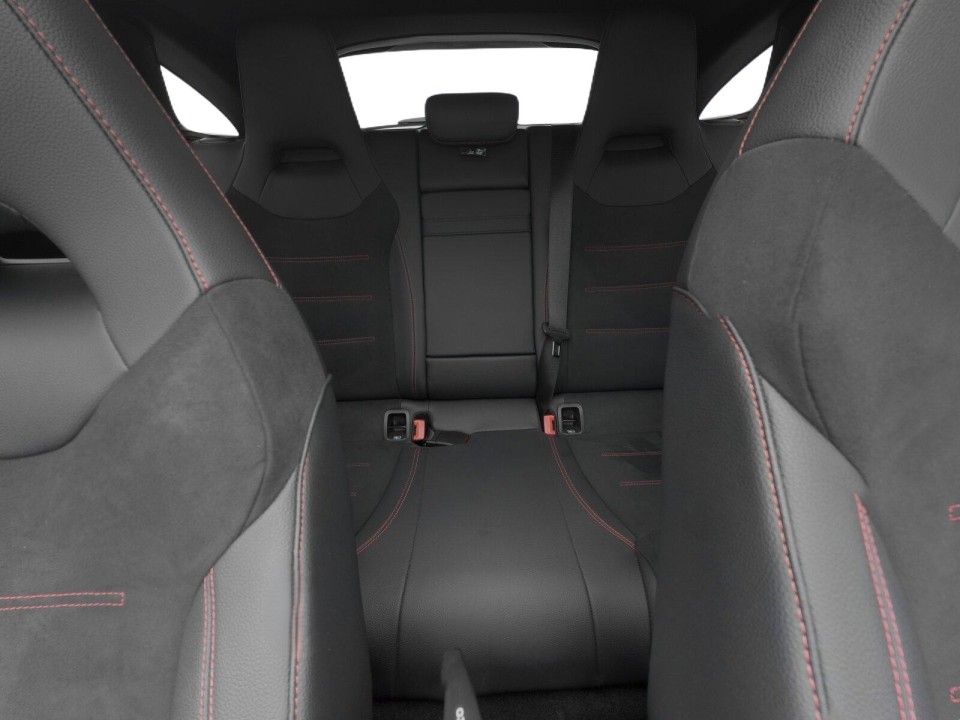 Mercedes-Benz CLA AMG 35 4MATIC Shooting Brake - foto 17