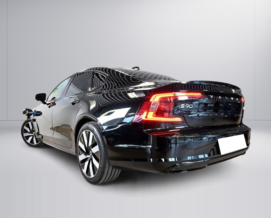 Volvo S90 T8 Recharge AWD Plus Dark (4)