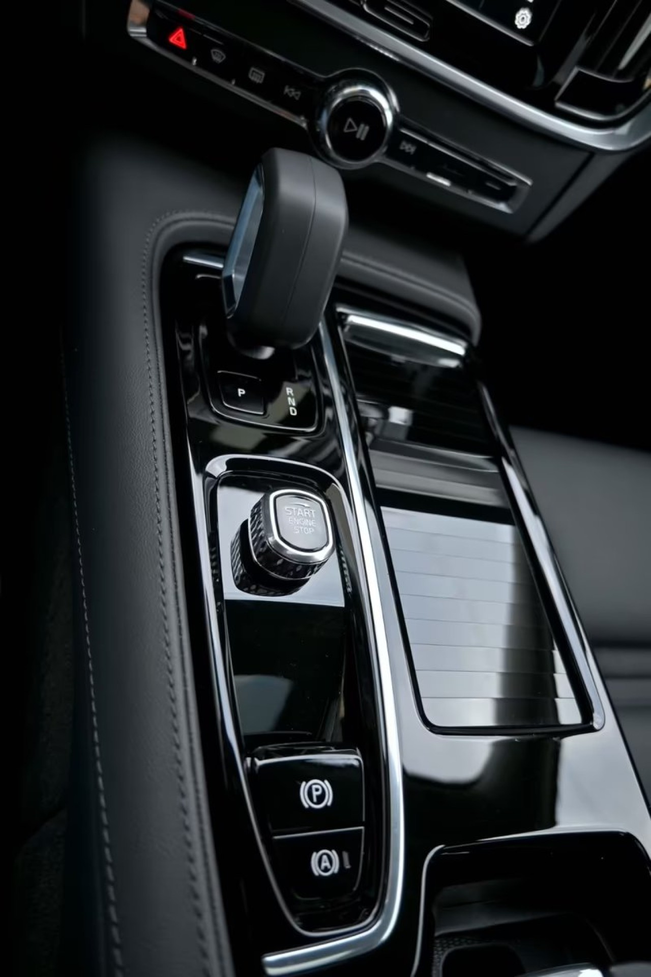 Volvo S90 T8 Recharge AWD Plus Dark - foto 11