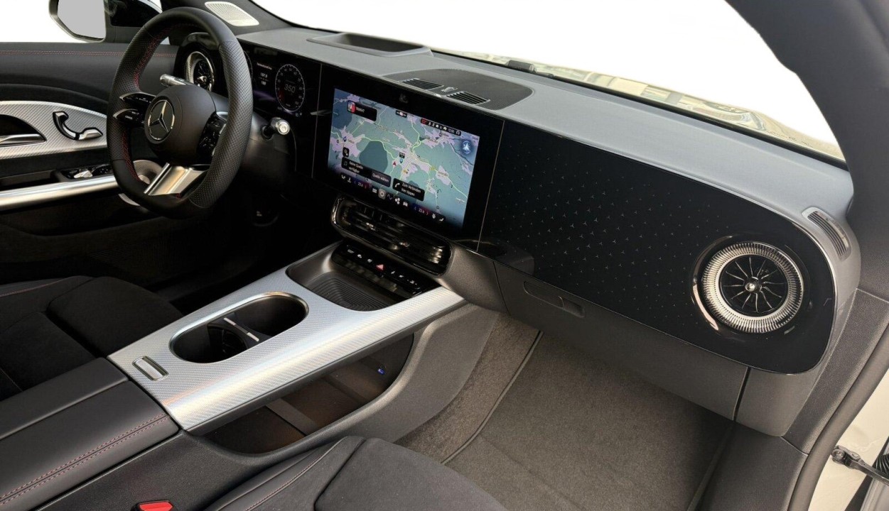 Mercedes-Benz CLA 350 4MATIC EQ - foto 8