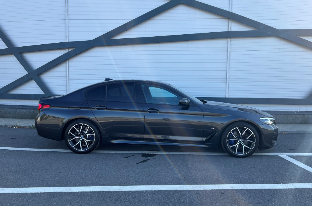 BMW Seria 5 540d xDrive M-Sport (2)