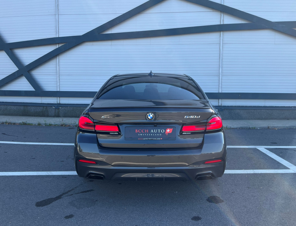 BMW Seria 5 540d xDrive M-Sport MHEV (4)