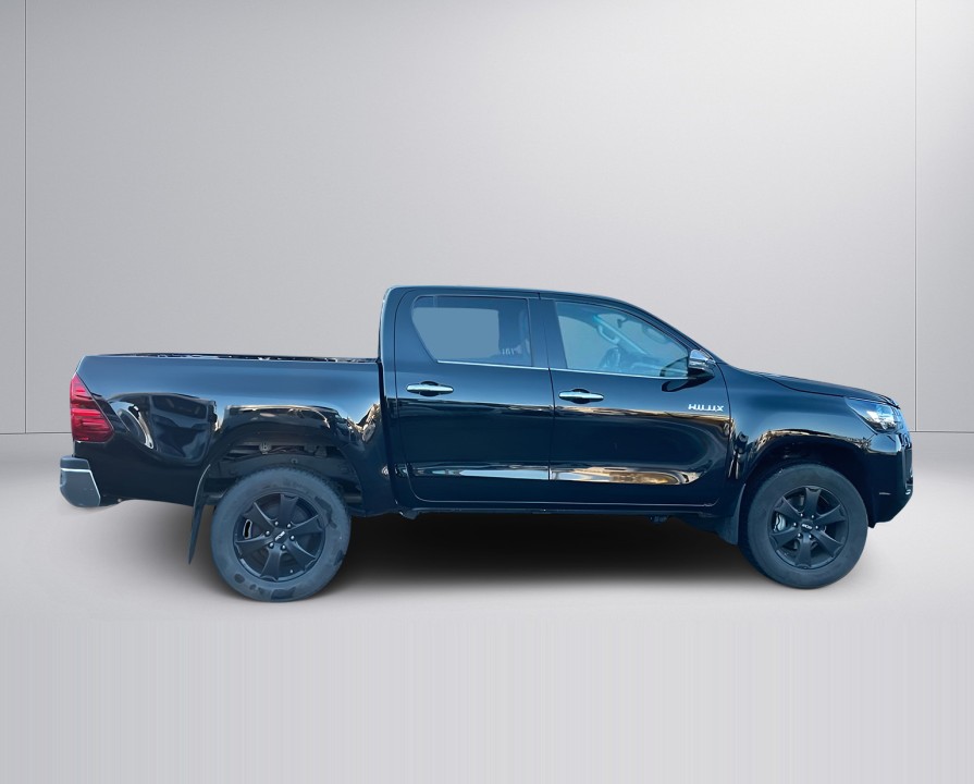 Toyota Hilux 2.4D Comfort (2)
