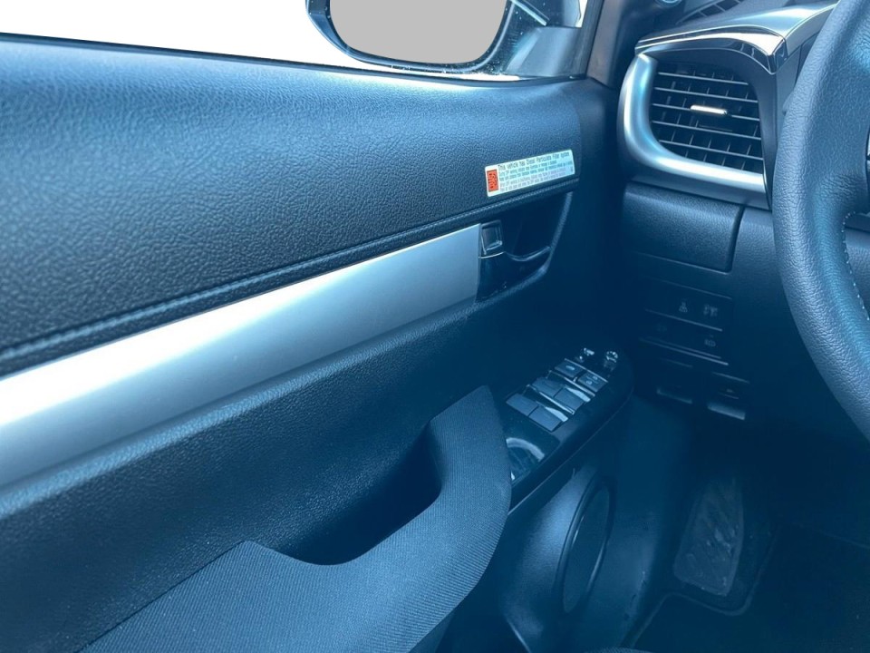 Toyota Hilux 2.4D Comfort - foto 16