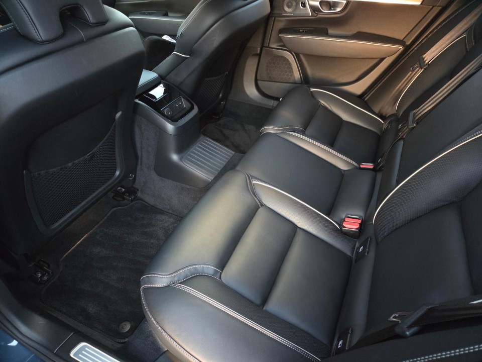 Volvo S90 T8 Recharge AWD Ultimate Dark (4)