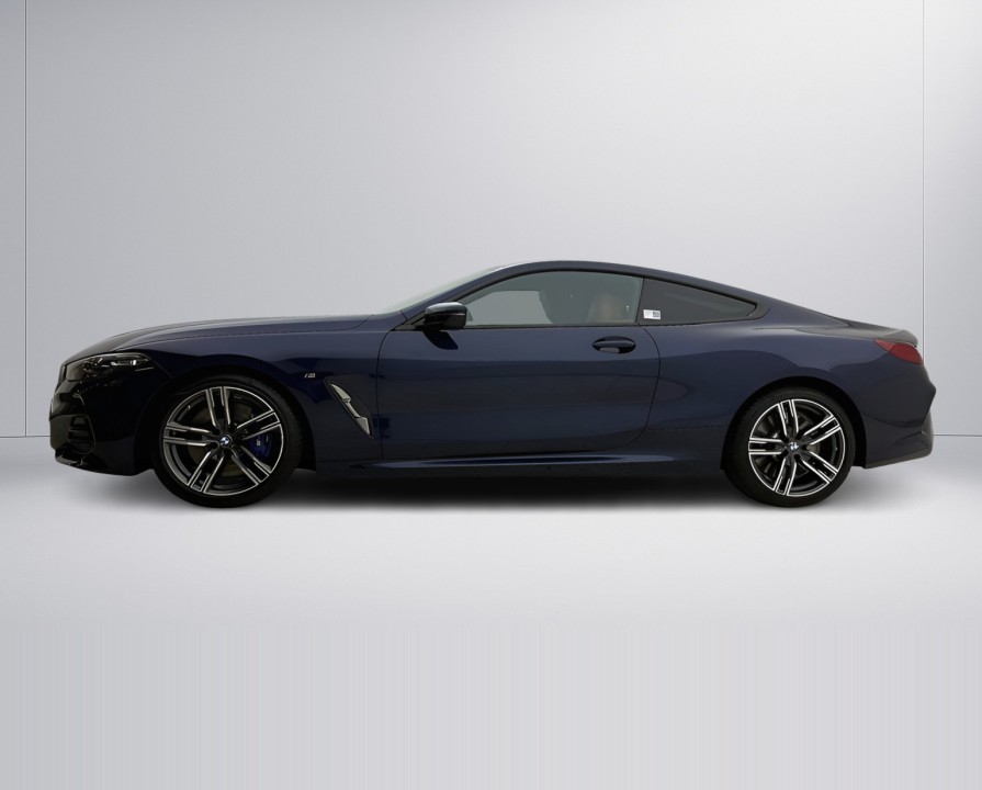 BMW Seria 8 840i Coupe (2)