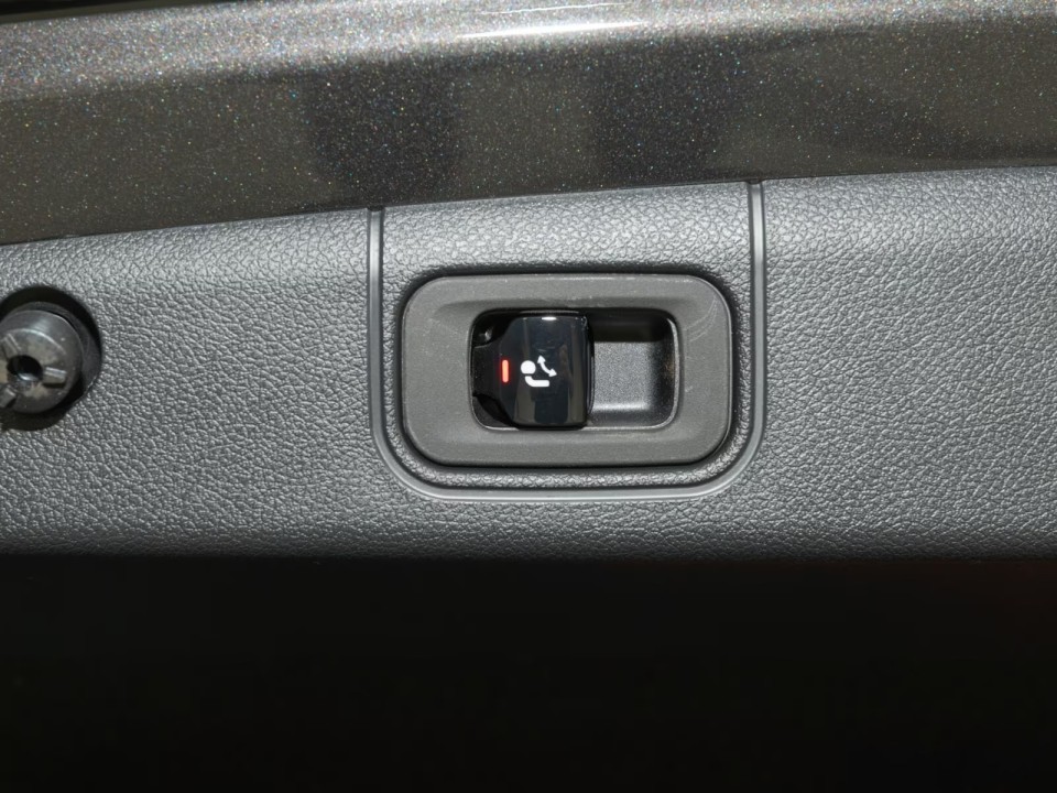 Mercedes-Benz E 300de - foto 18