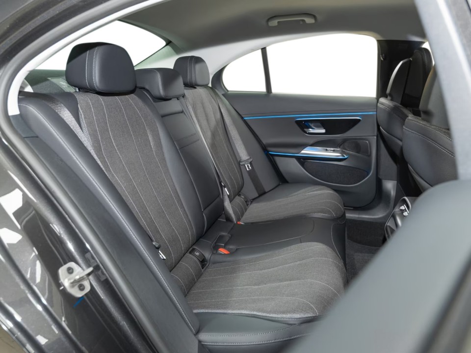 Mercedes-Benz E 300de - foto 13