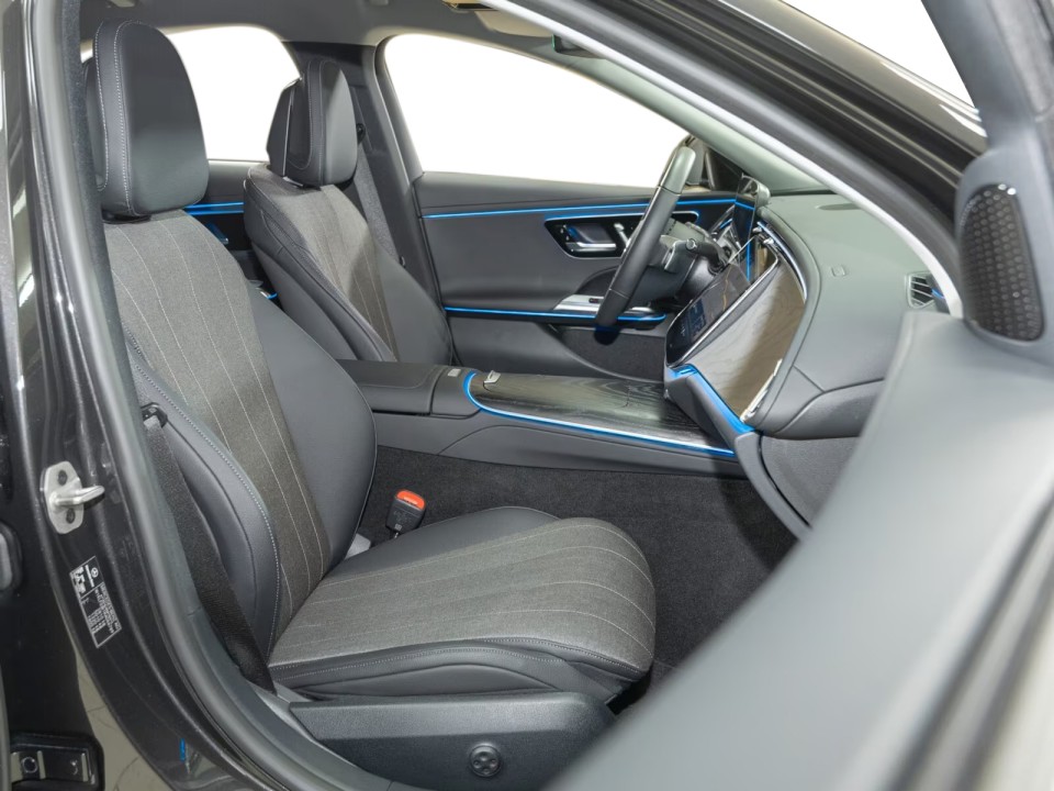 Mercedes-Benz E 300de - foto 12