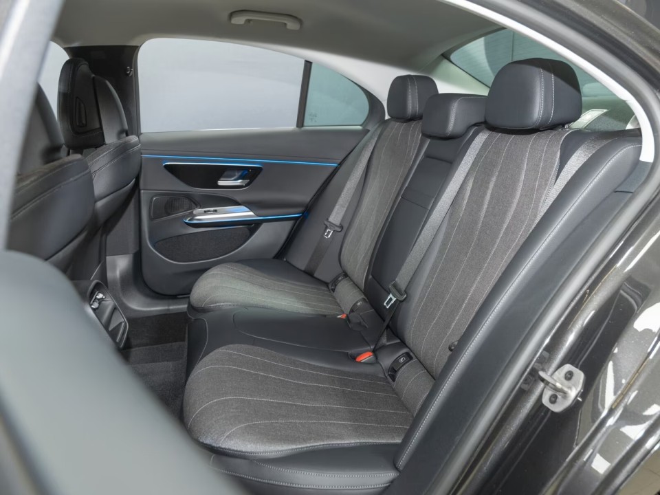 Mercedes-Benz E 300de - foto 14