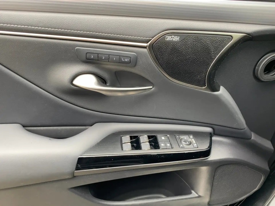 Lexus Seria ES 300h F-Sport - foto 18