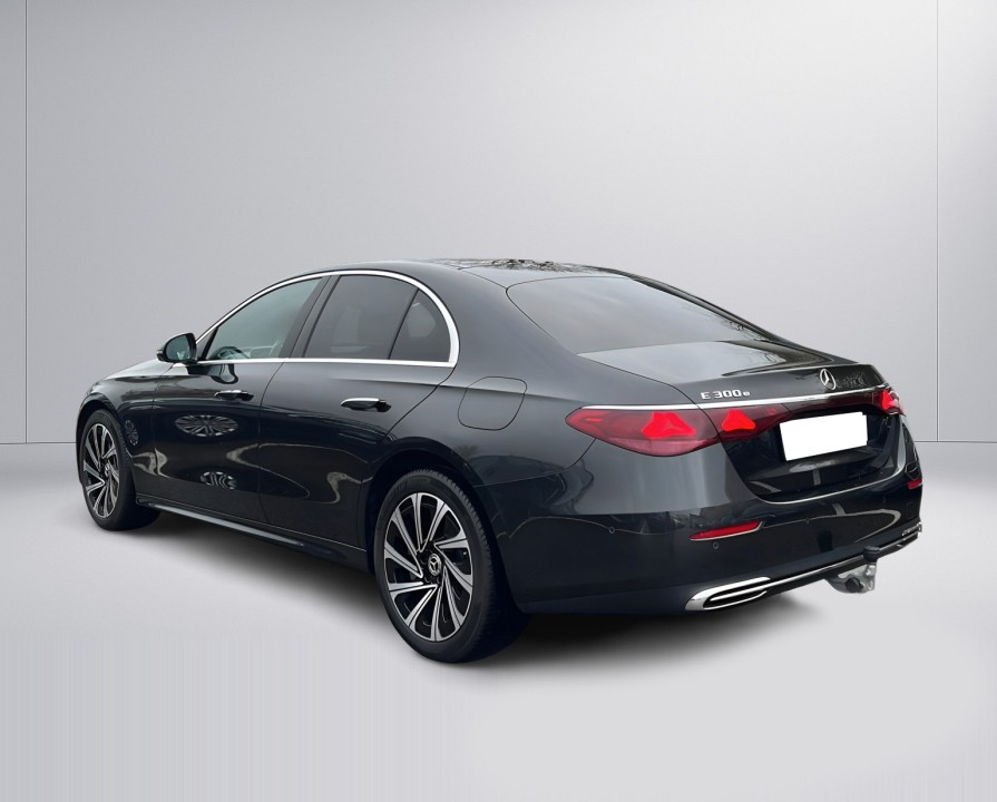 Mercedes-Benz E 300e (4)