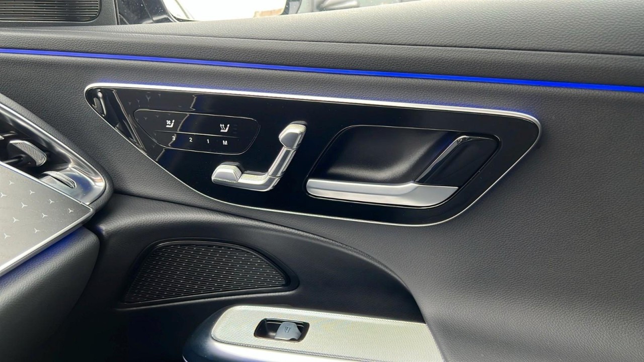 Mercedes-Benz E 300e - foto 13