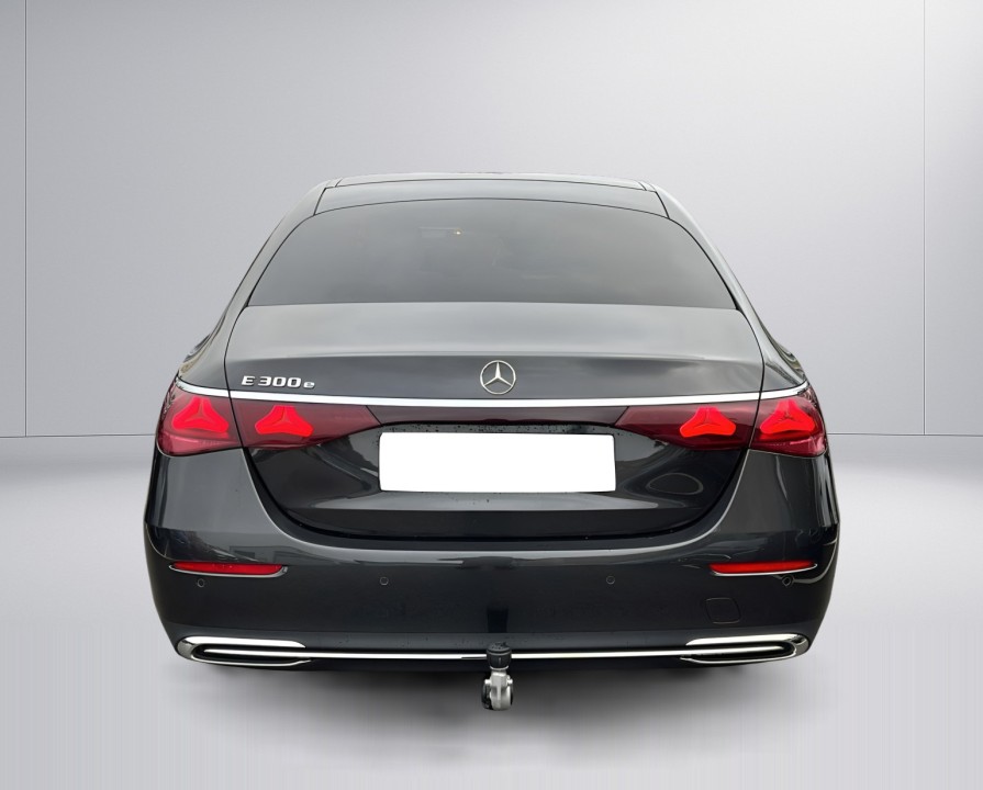 Mercedes-Benz E 300e (3)