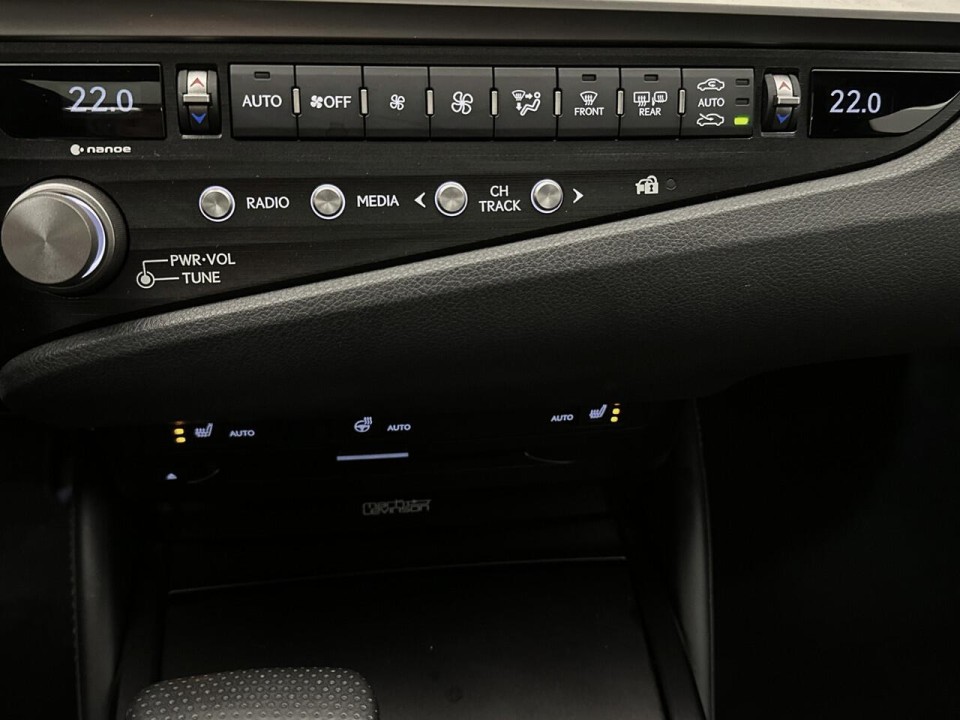 Lexus Seria ES 300h F-Sport - foto 13