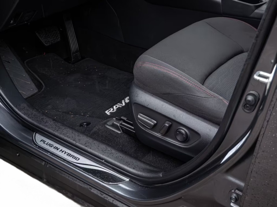 Toyota RAV4 PHEV - foto 34