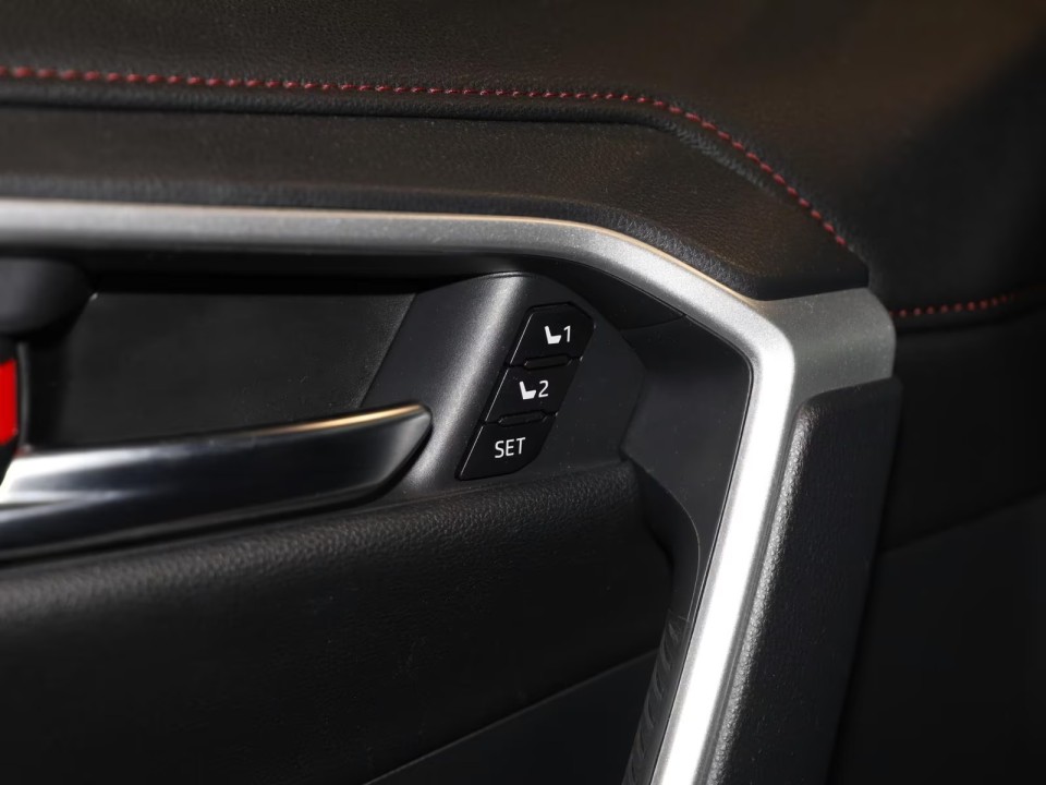 Toyota RAV4 PHEV - foto 10