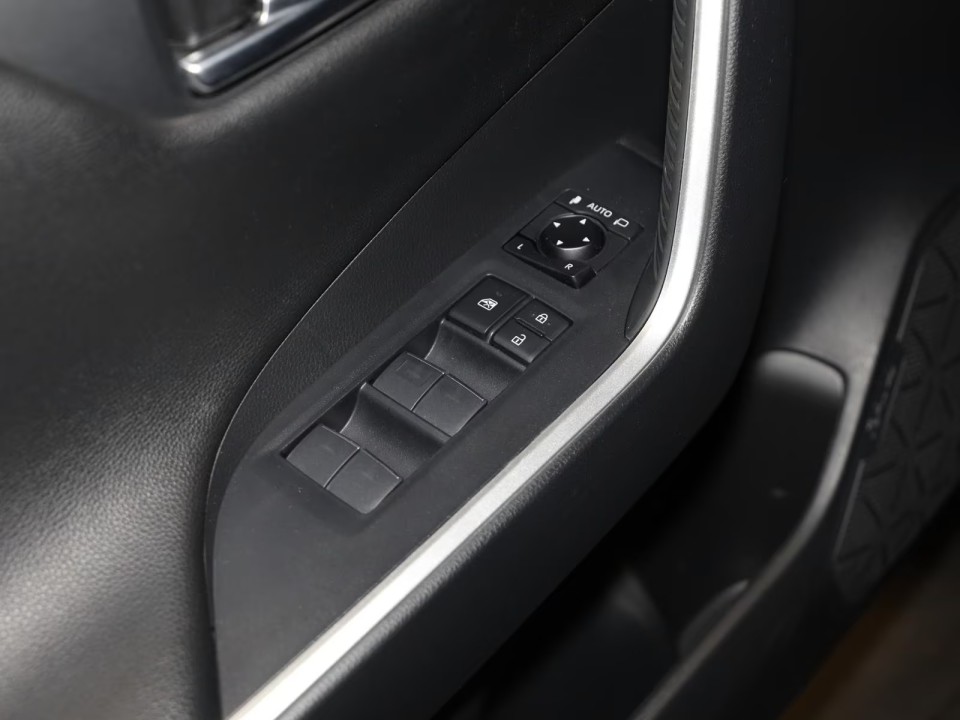 Toyota RAV4 PHEV - foto 11