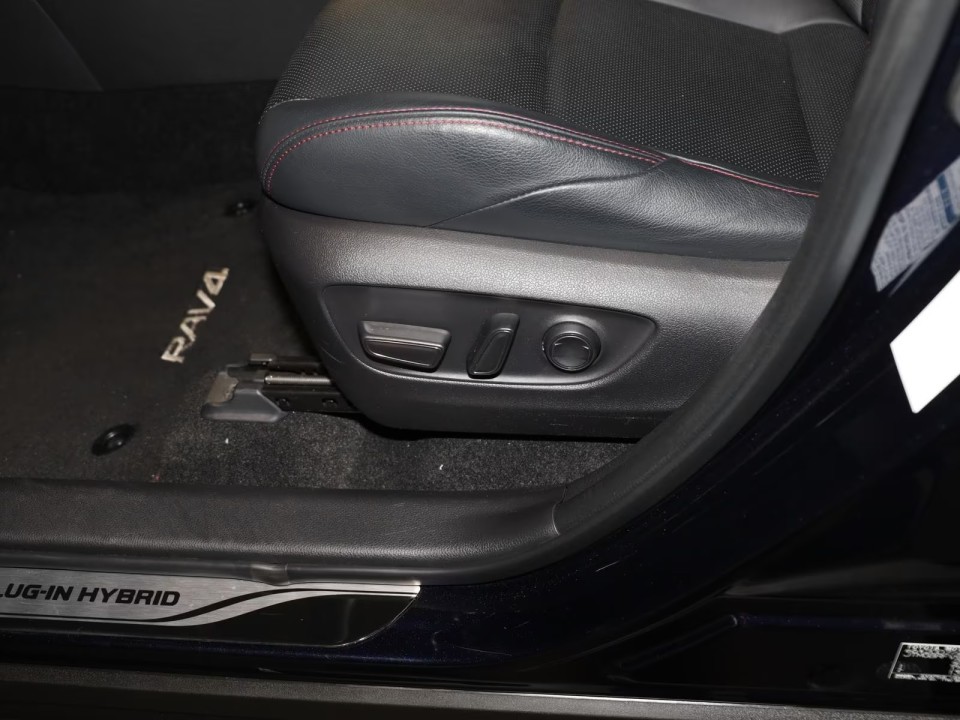 Toyota RAV4 PHEV - foto 13