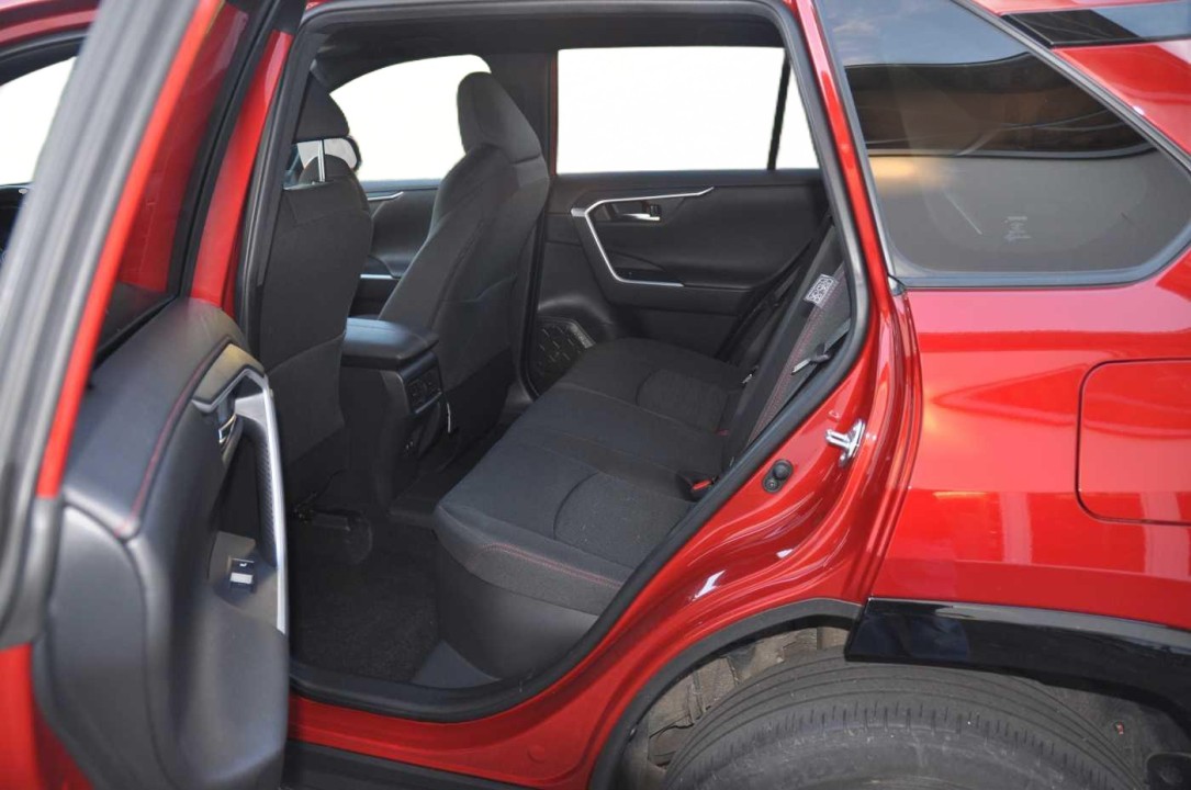 Toyota RAV4 PHEV - foto 8