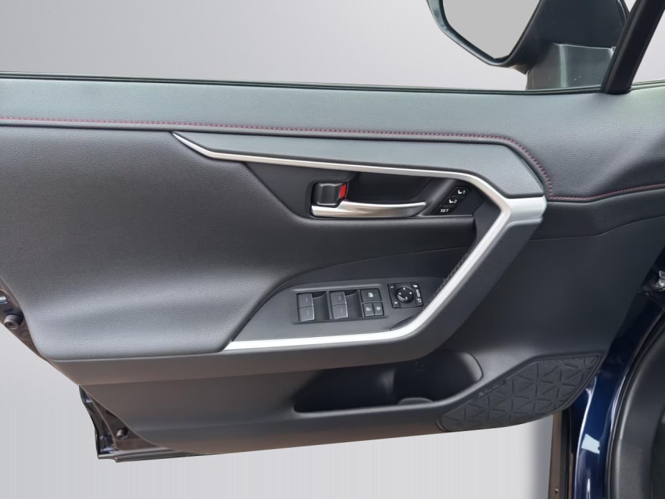 Toyota RAV4 PHEV - foto 12