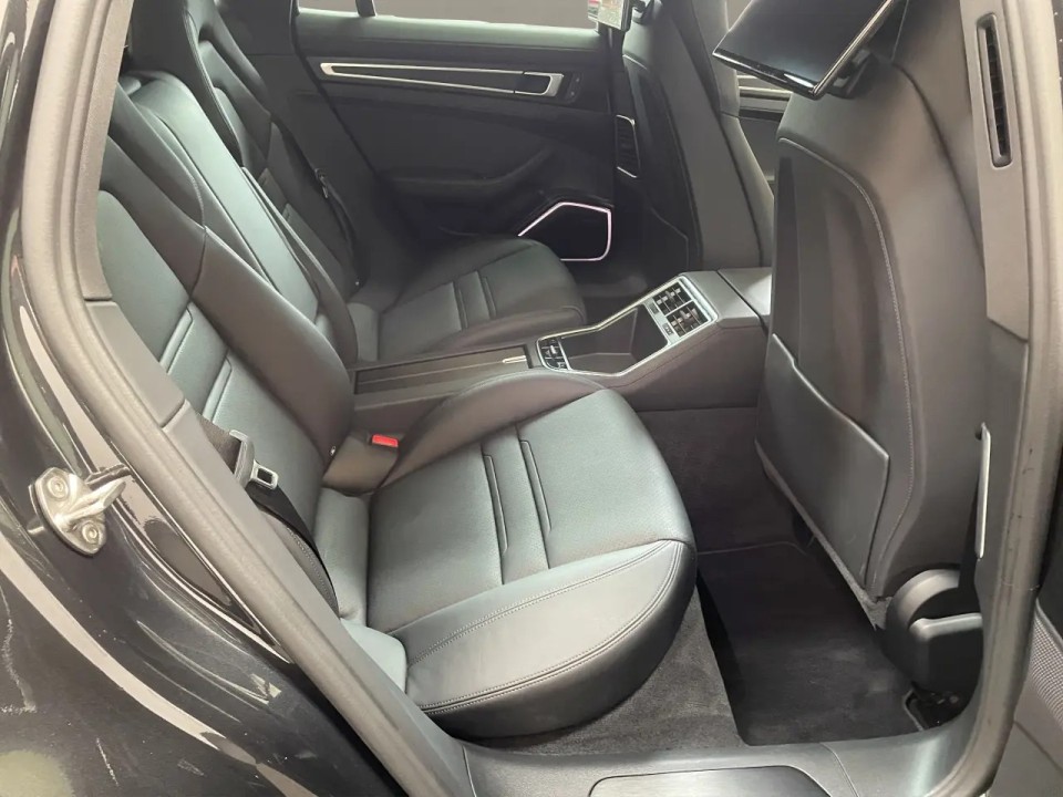 Porsche Panamera 4 Platinum Edition - foto 17