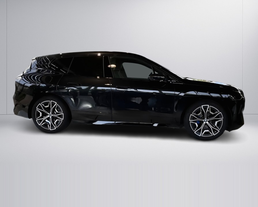 BMW iX xDrive40 (2)
