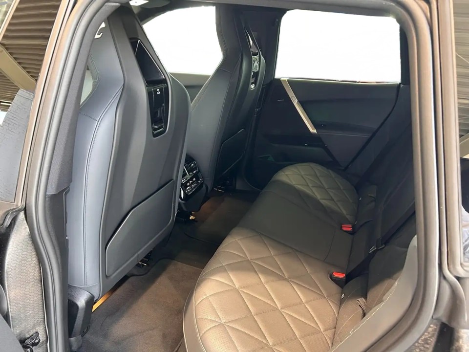 BMW iX xDrive40 - foto 9