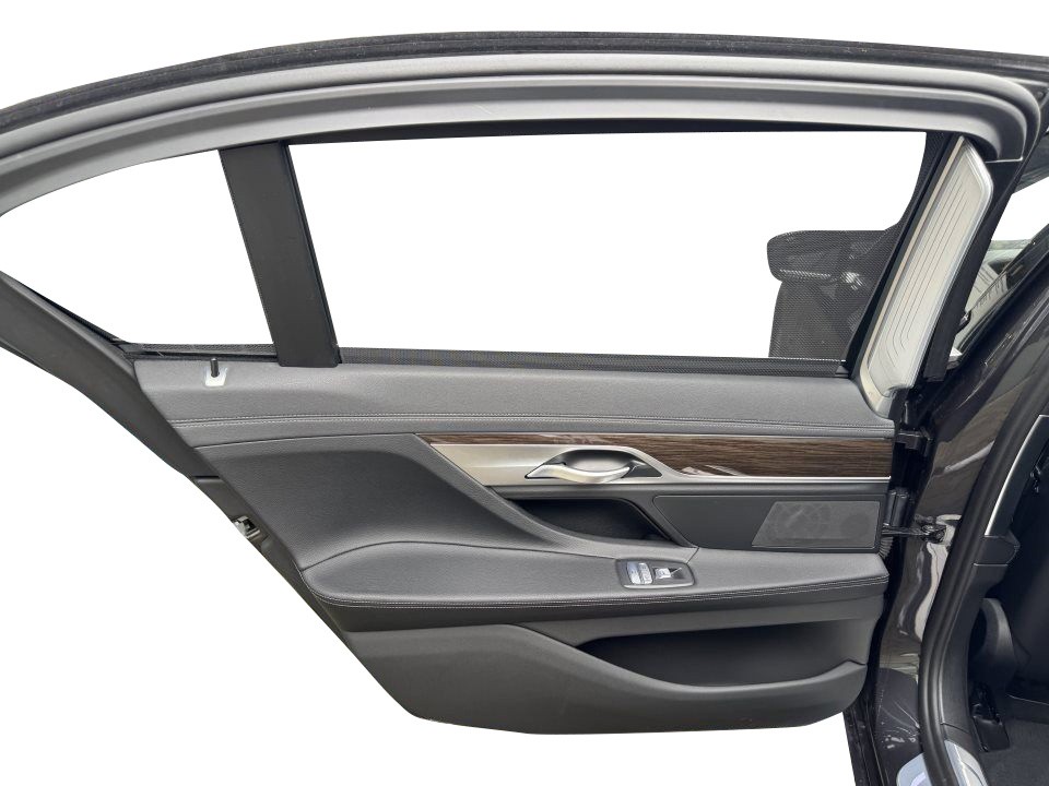 BMW Seria 7 745Le xDrive - foto 13