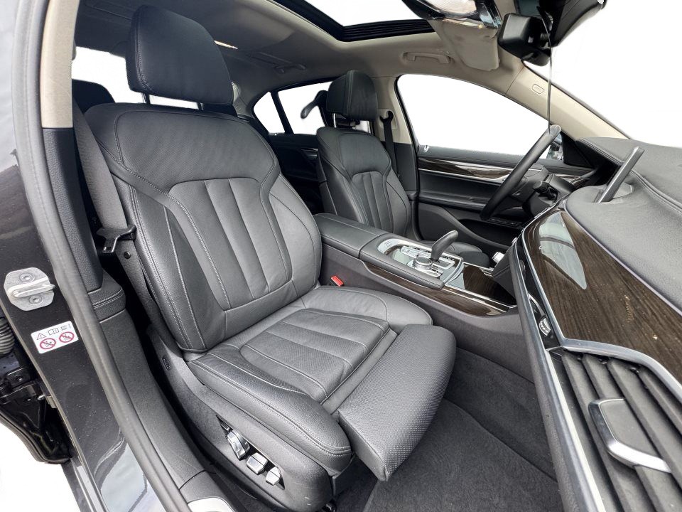 BMW Seria 7 745Le xDrive - foto 8